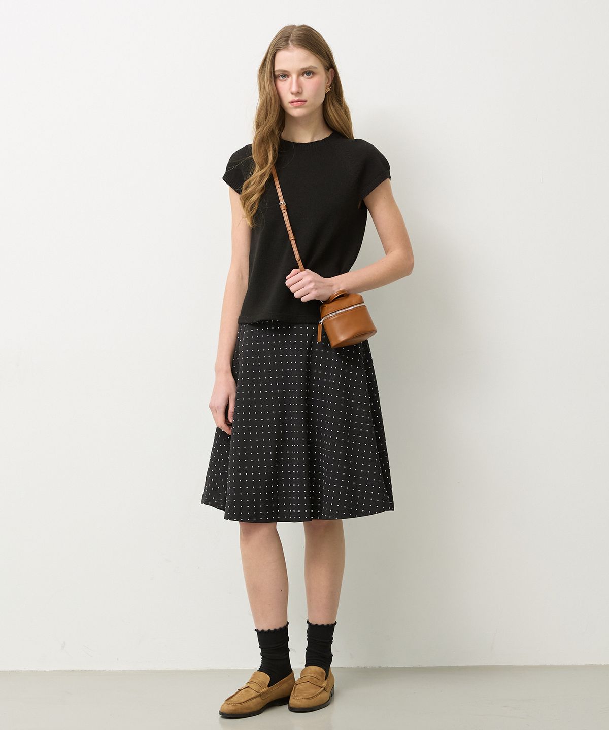 뉴루키(NEW LOOKY) Flared dot midi skirt _Black