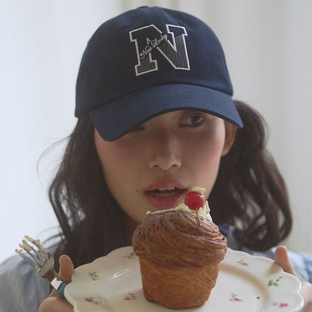 뉴루키(NEW LOOKY) Logo Point Ball Cap _Navy