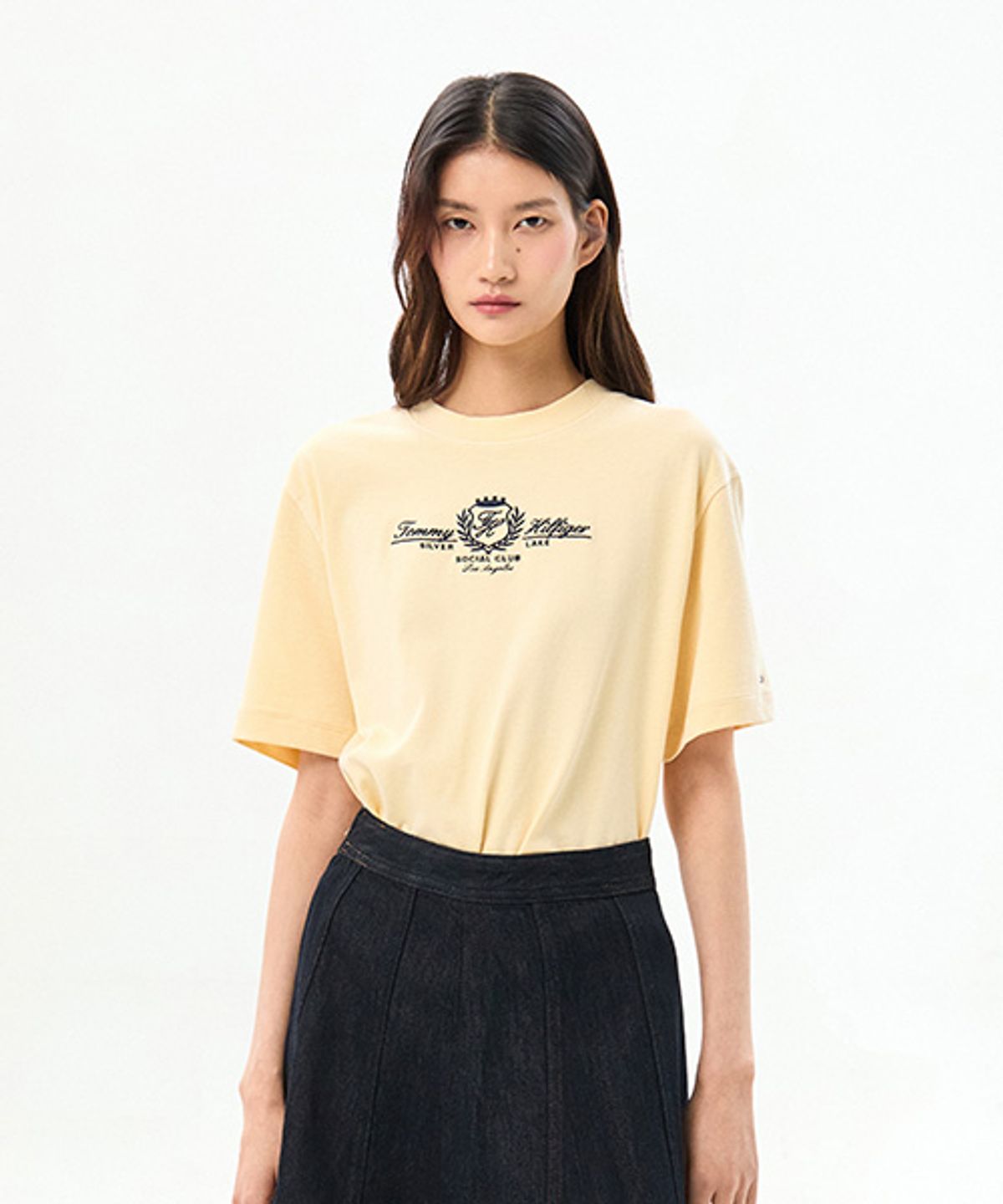 타미힐피거(TOMMY HILFIGER) 바시티 로고 자수 티셔츠 (T22G1TTO061WT1AEX)