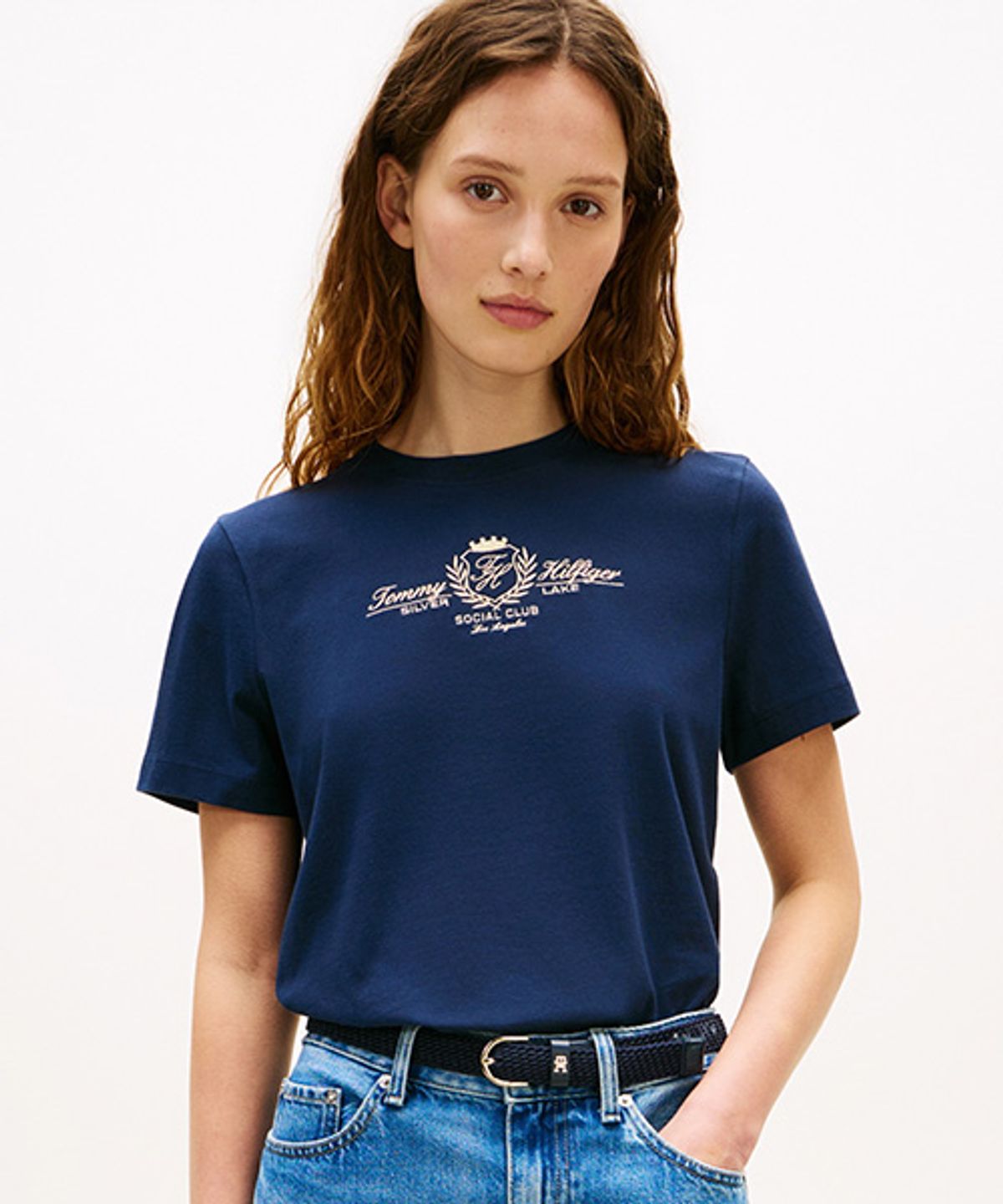 타미힐피거(TOMMY HILFIGER) 루렉스 바시티 티셔츠 (T22G1TTO062WT2C1G)