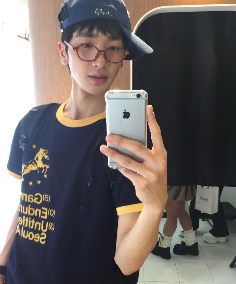 유니콘 타이포 링거 크롭 반팔 네이비
