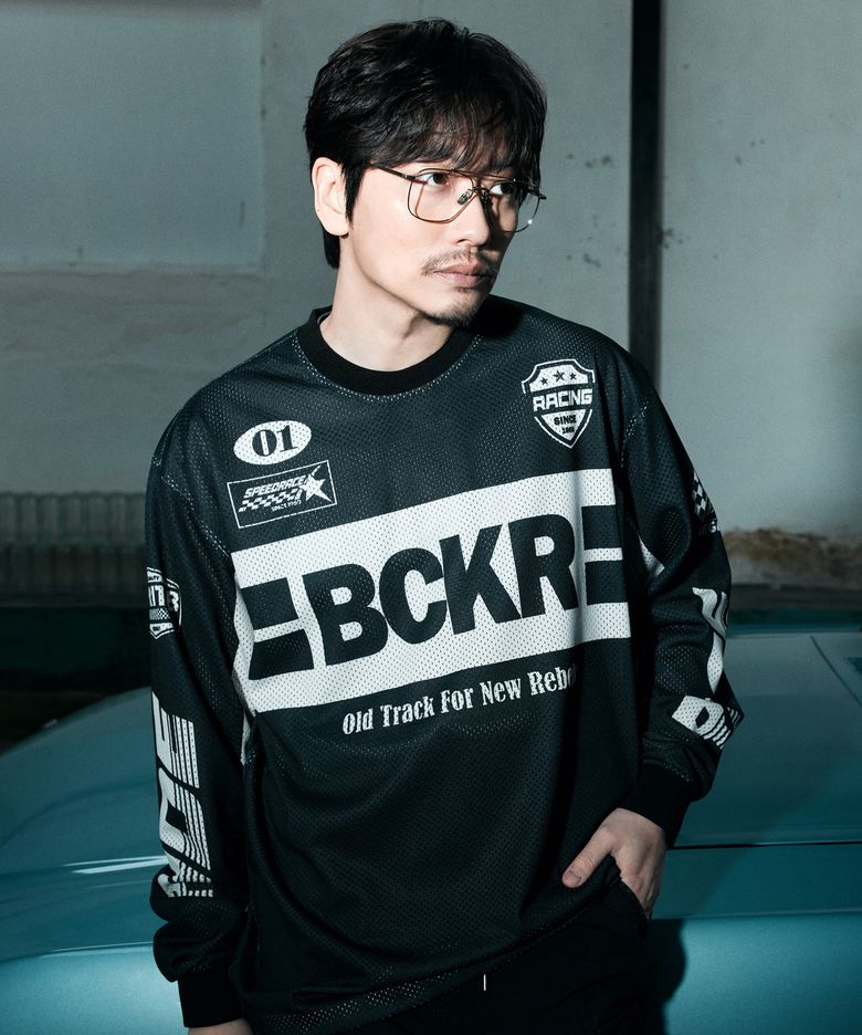 메쉬 레이싱 아트웍 긴팔 티셔츠 블랙