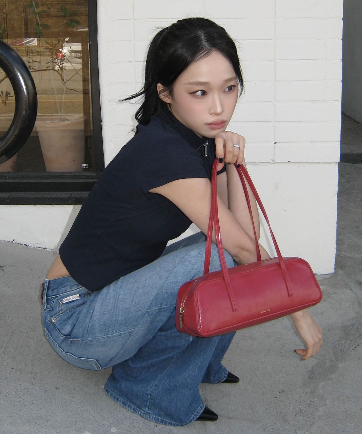 캘빈클라인 진(CALVIN KLEIN JEANS) 여성 엠보스드 로고 포일 글로시 발레토 숄더백 4F3638G XLL