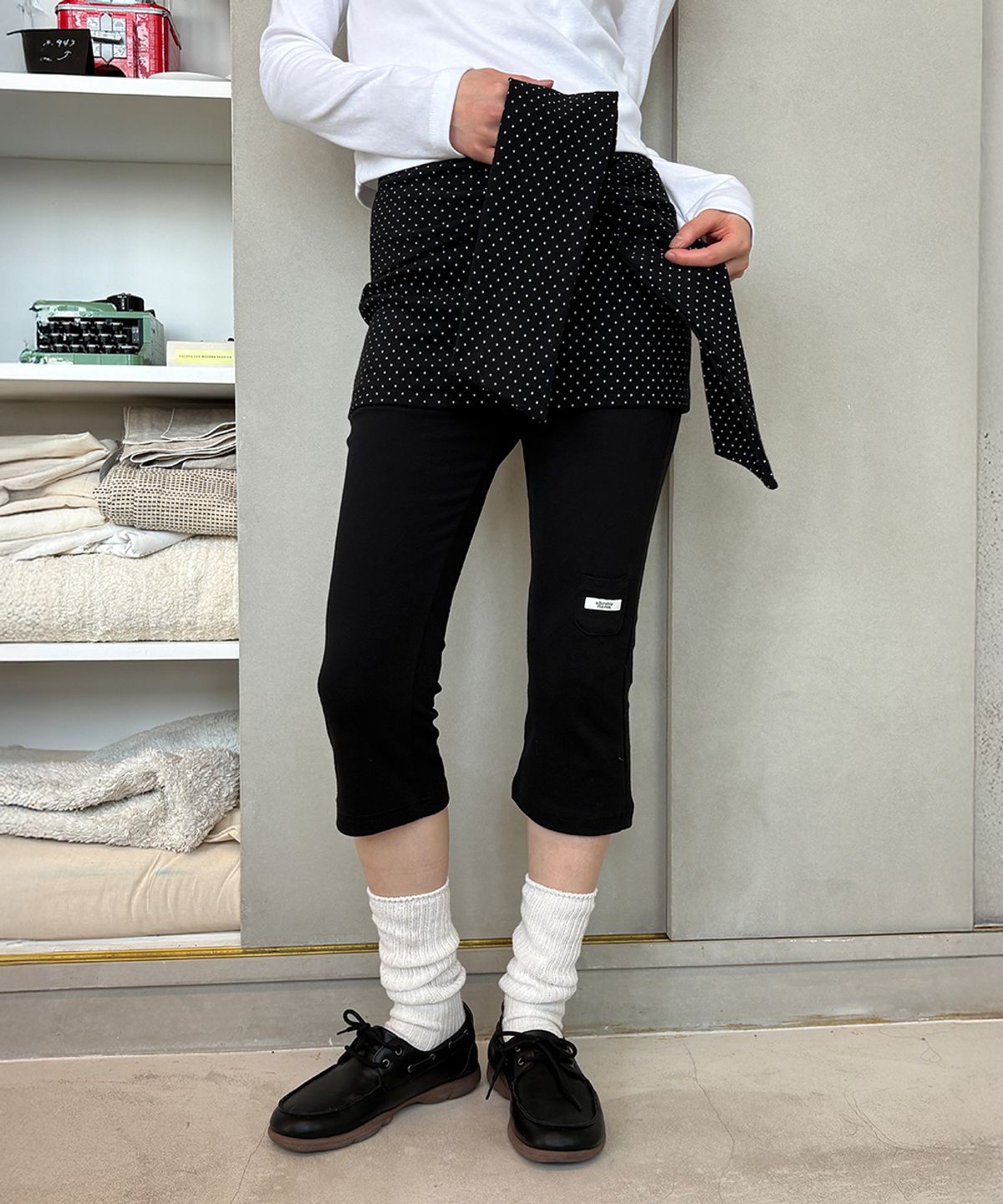 론론(RONRON) DOT WRAP CAPRI PANTS BLACK