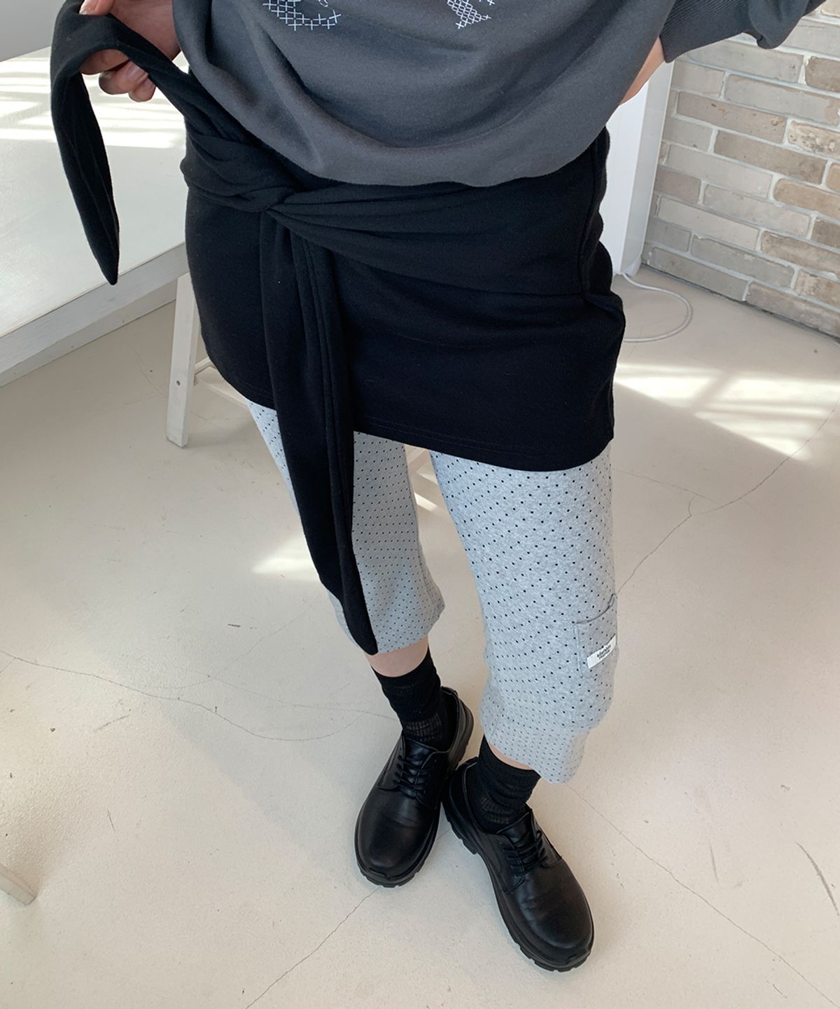 론론(RONRON) DOT WRAP CAPRI PANTS GREY