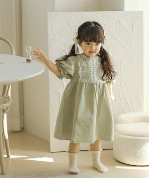 싱그러운 꽃잎이 흩날리는 여름 날에 쪼꼬미 손잡고 - 아기 레이스 원피스