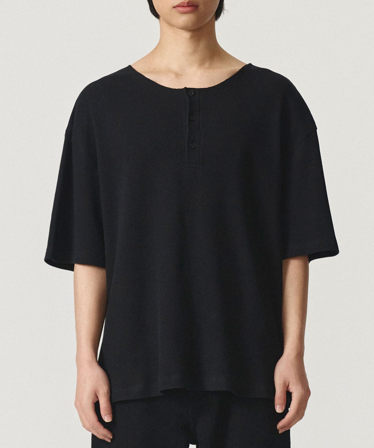 카네이테이(KANEITEI) WAFFLE HENLEY NECK SHORT SLEEVES (BLACK)