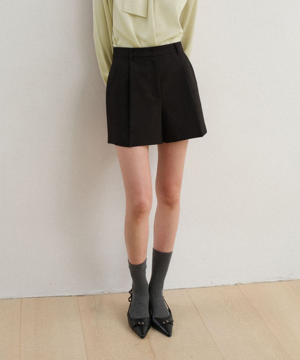 토와브(TOWAV) CECI PINTUCK SHORTS_BLACK