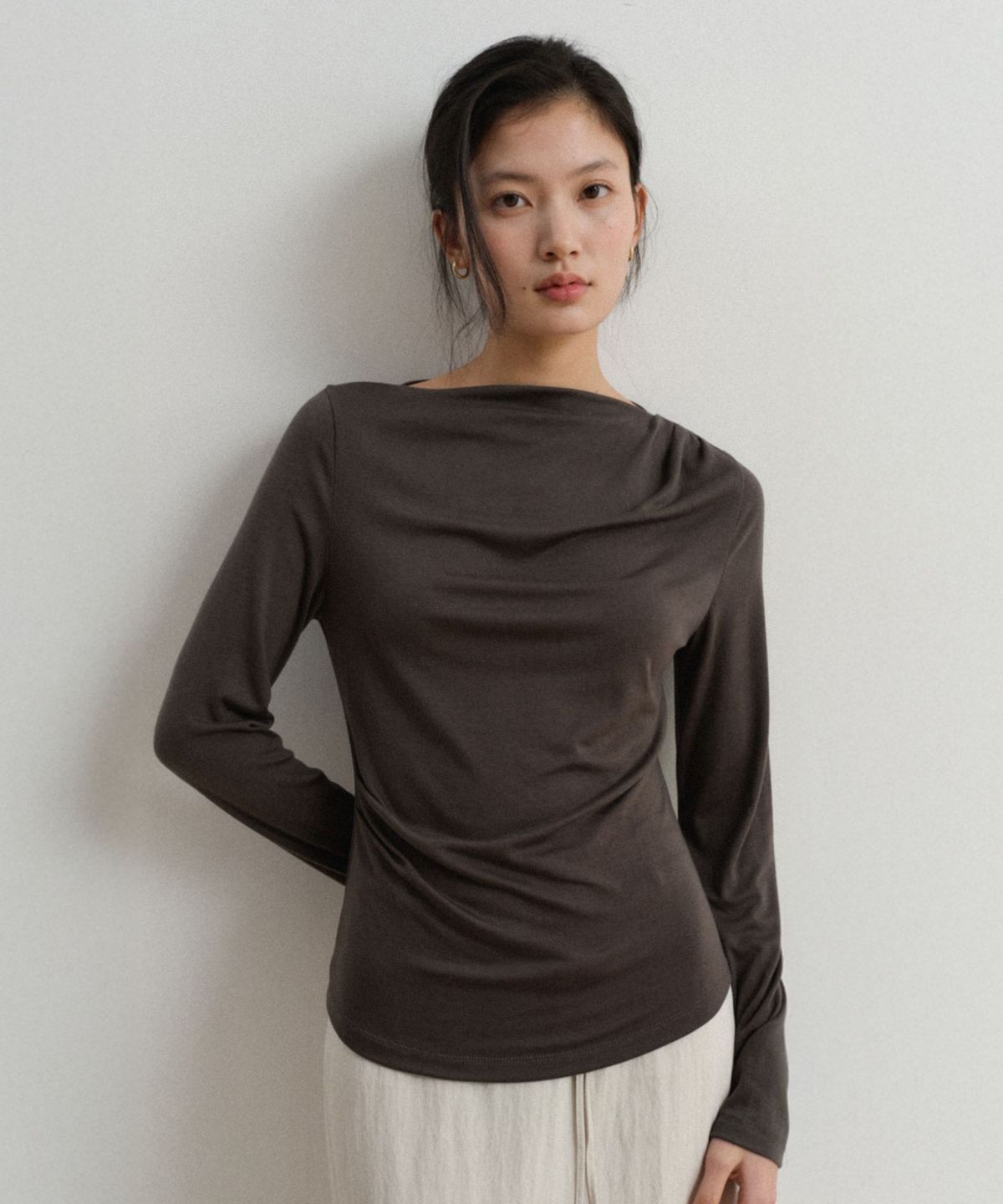 토와브(TOWAV) BLUR DRAPE TEE_CHARCOAL