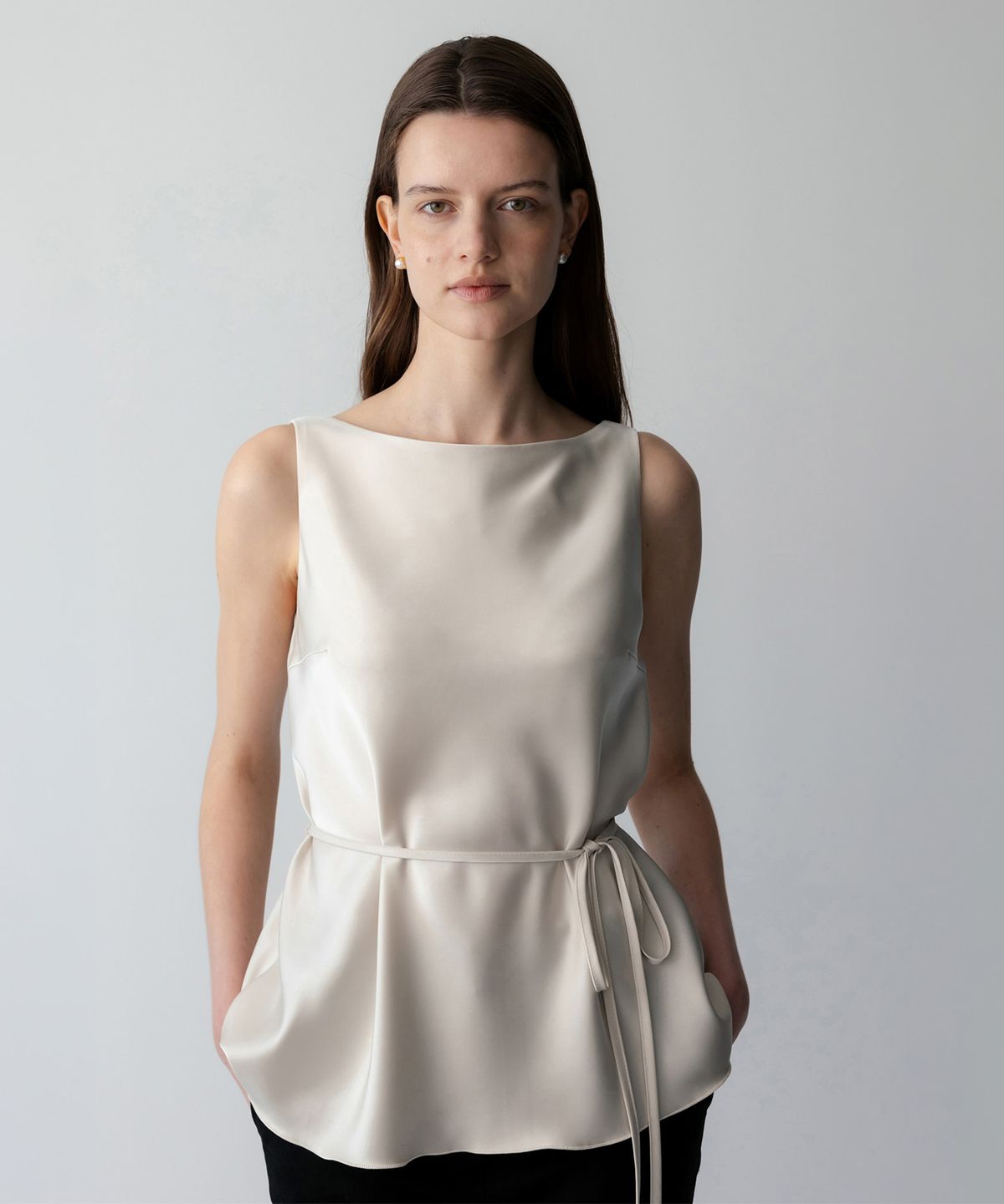 토와브(TOWAV) VEILL SATIN SLEEVELESS