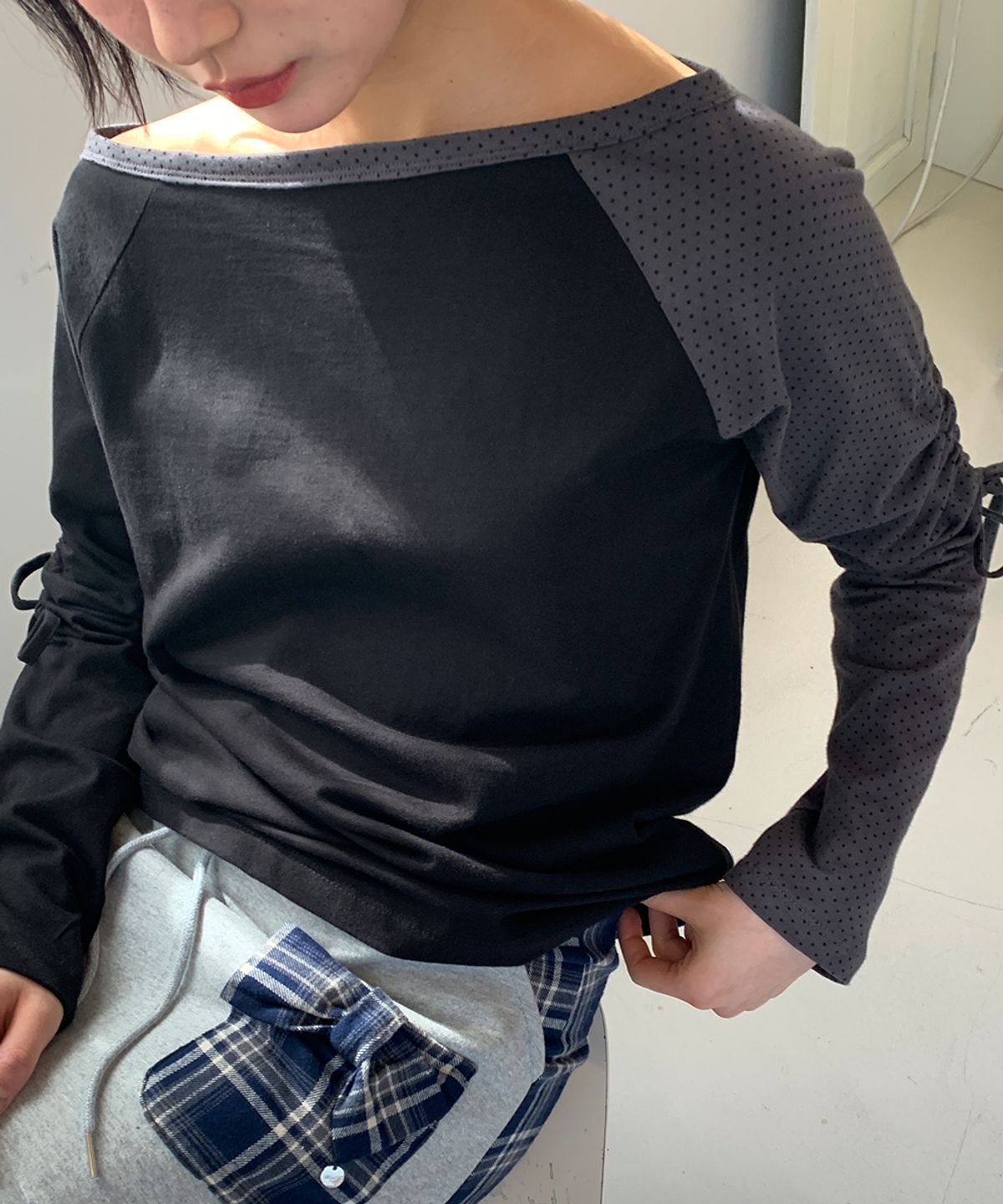 론론(RONRON) DOT BOAT NECK RIBBON STRING LONG SLEEVE BLACK