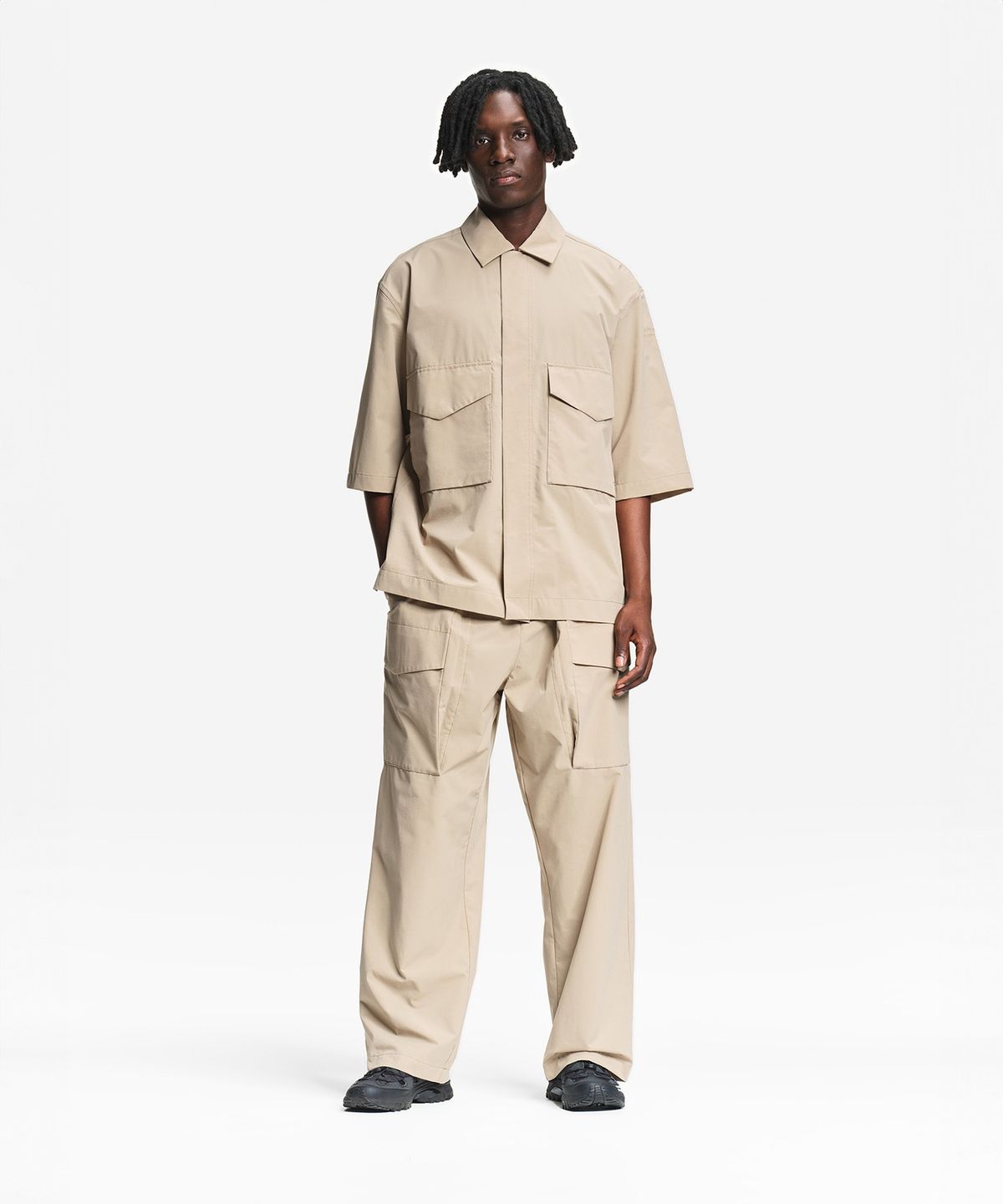 에이글(Aigle) 공용 릴렉스드 팬츠 Aigle Experience by Etudes Studio AIS26UBOT001DUN