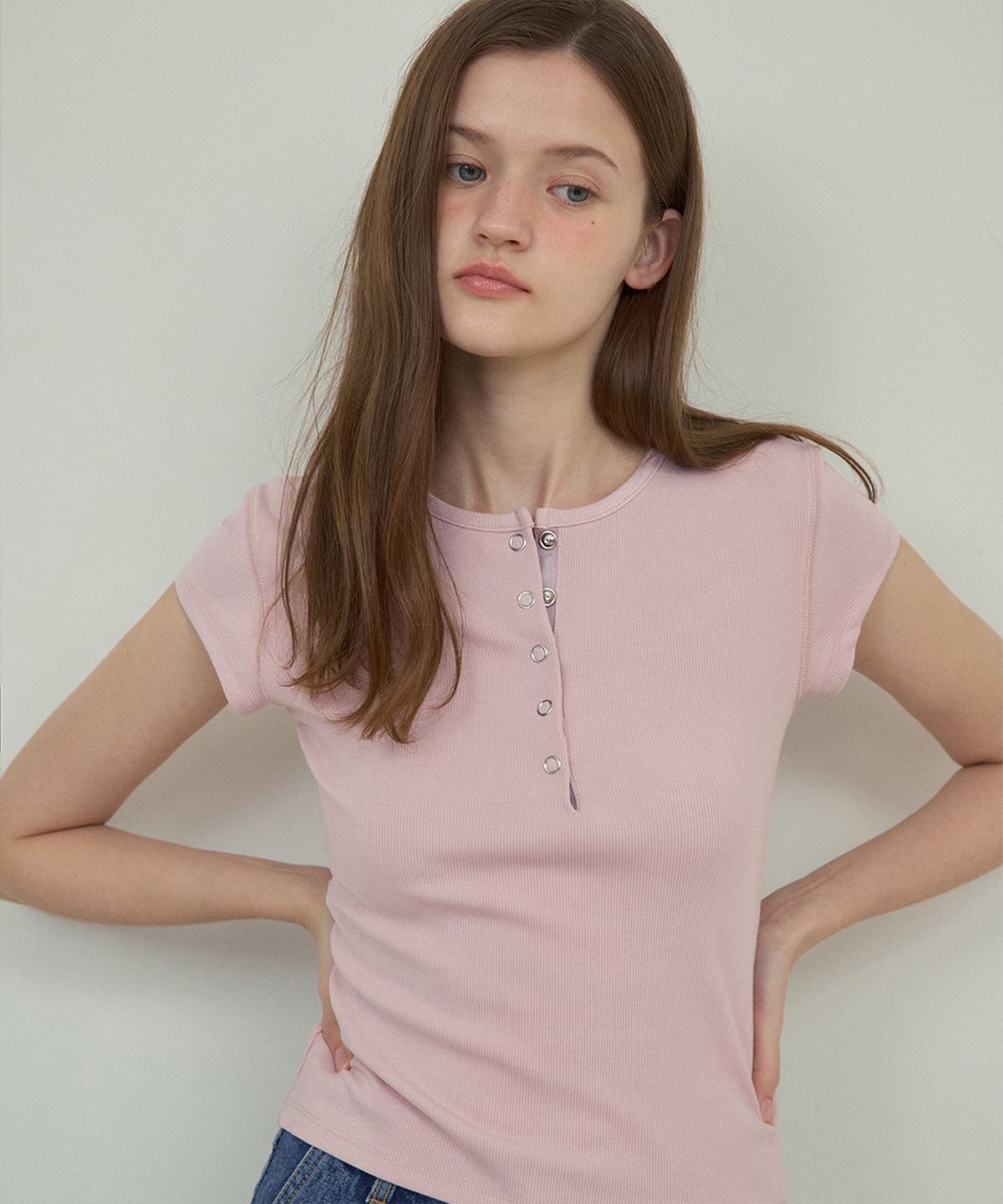 아우어노스텔지아(OURNOSTALGIA) Vintage Snap henryneck t-shirt_Pink(O25-TP12)