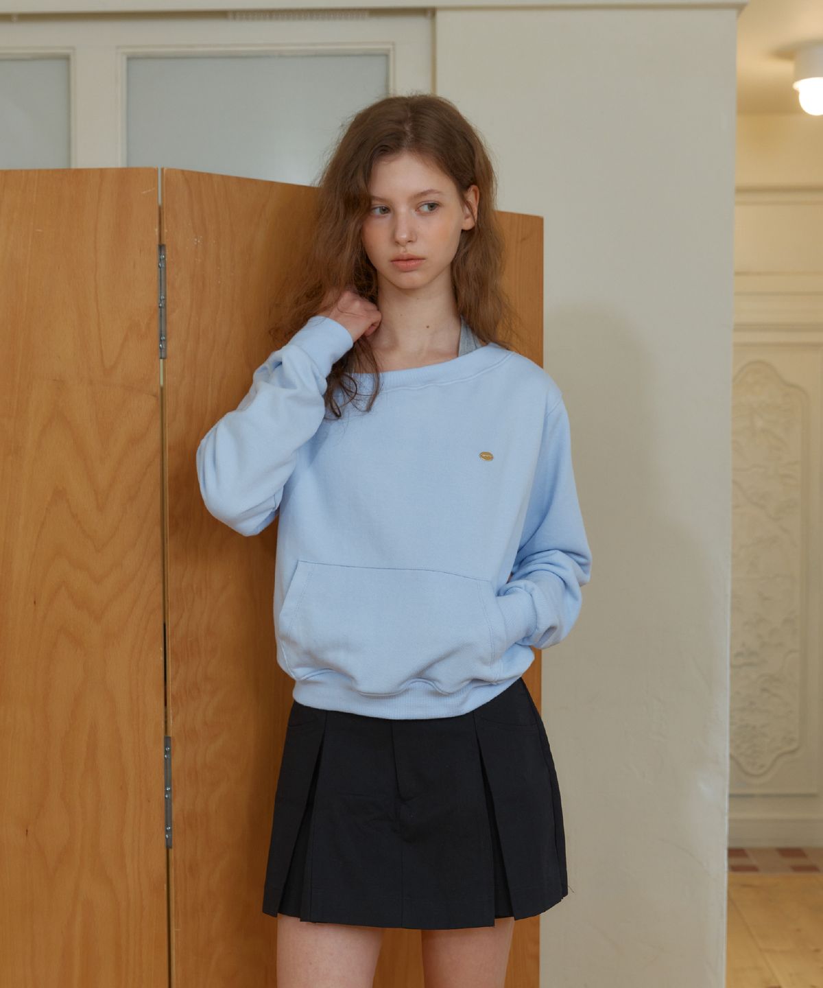 아노에틱(ANOETIC) ANC OFF-SHOULDER POCKET SWEATSHIRT_SKY BLUE