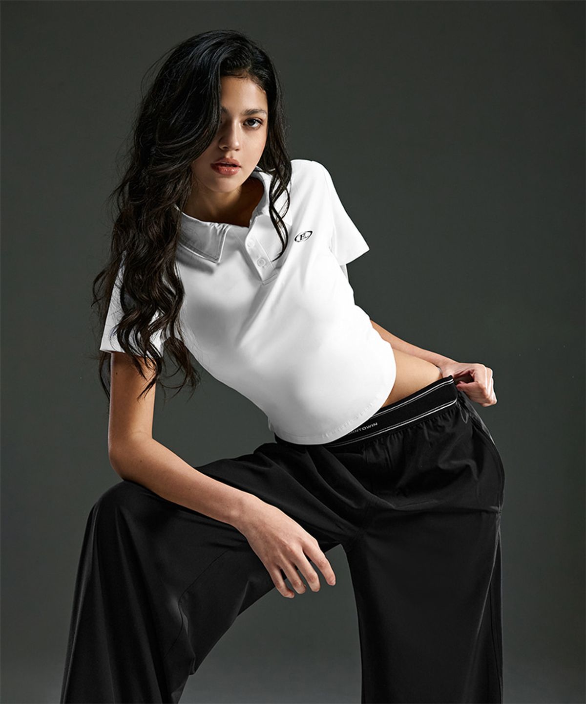 본투윈(BORN TO WIN) W SYMBOL B STRETCH COLLAR T-SHIRTS [WHITE]