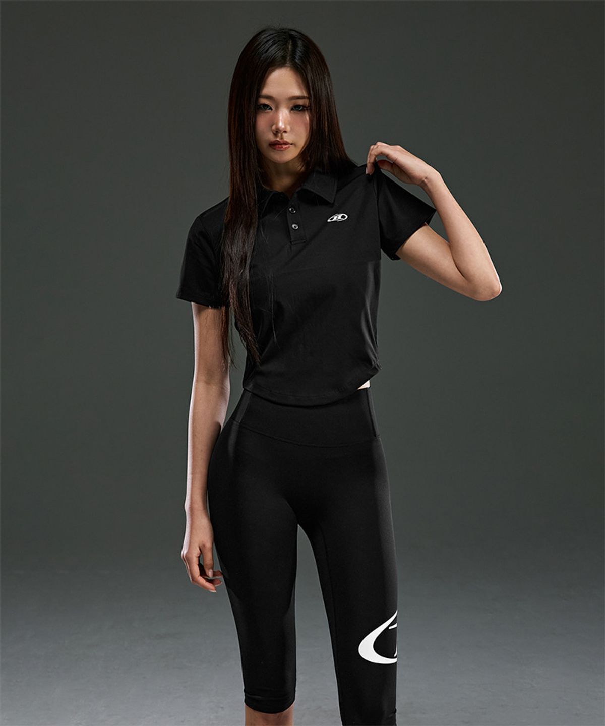 본투윈(BORN TO WIN) W SYMBOL B STRETCH COLLAR T-SHIRTS [BLACK]