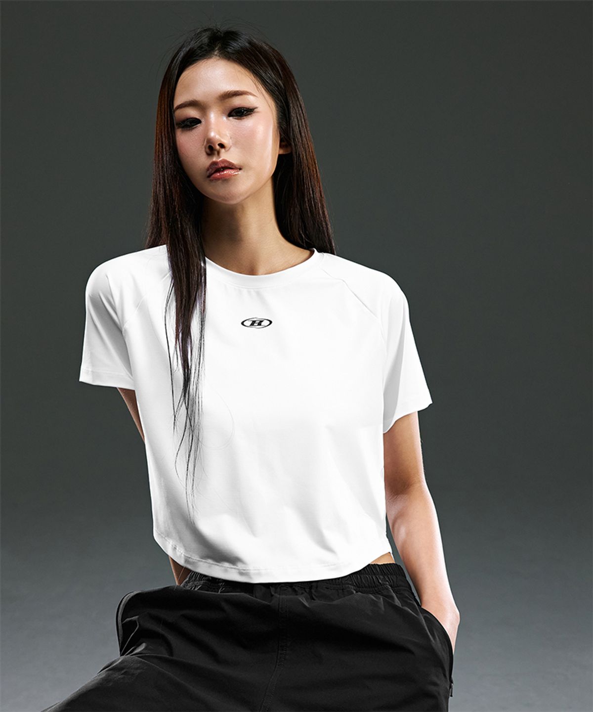 본투윈(BORN TO WIN) W SYMBOL B COOLEVER CROP T-SHIRTS [WHITE]
