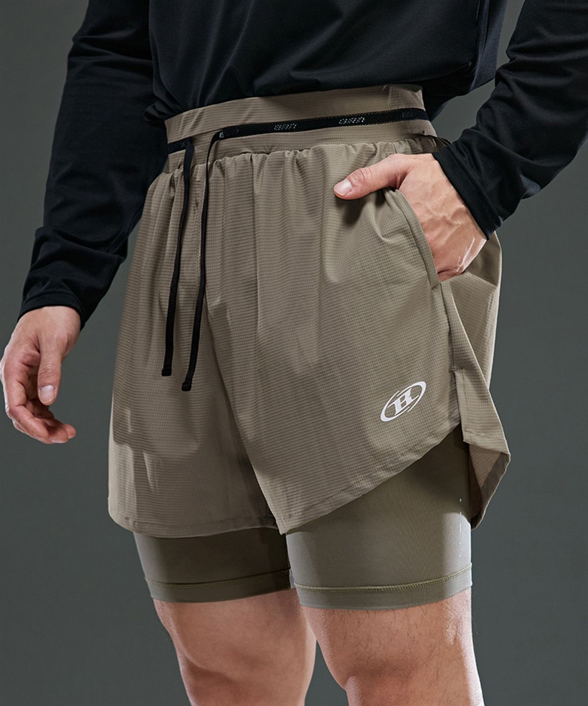 본투윈(BORN TO WIN) SYMBOL B ACTIVE 2 IN 1 SHORTS [BEIGE]