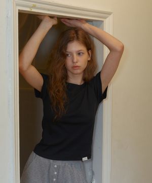 ANC ESSENTIAL ROUND T-SHIRT _BLACK