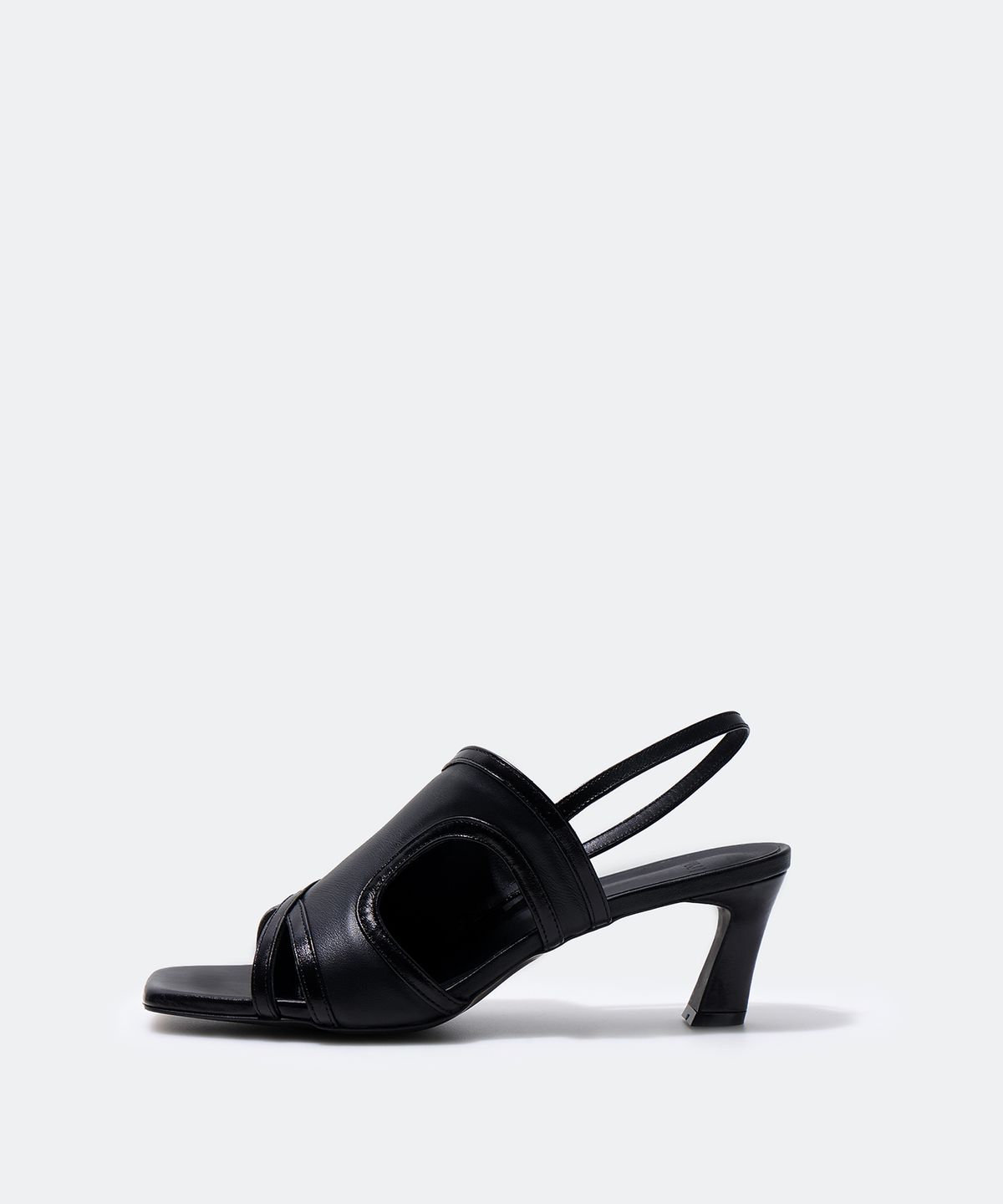 유지(YUJI) ORBE SLINGBACK BLACK