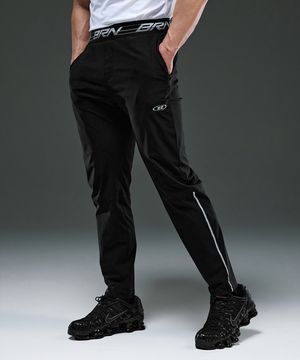 BRN LOGO BAND TECH FORM PANTS [BLACK]
