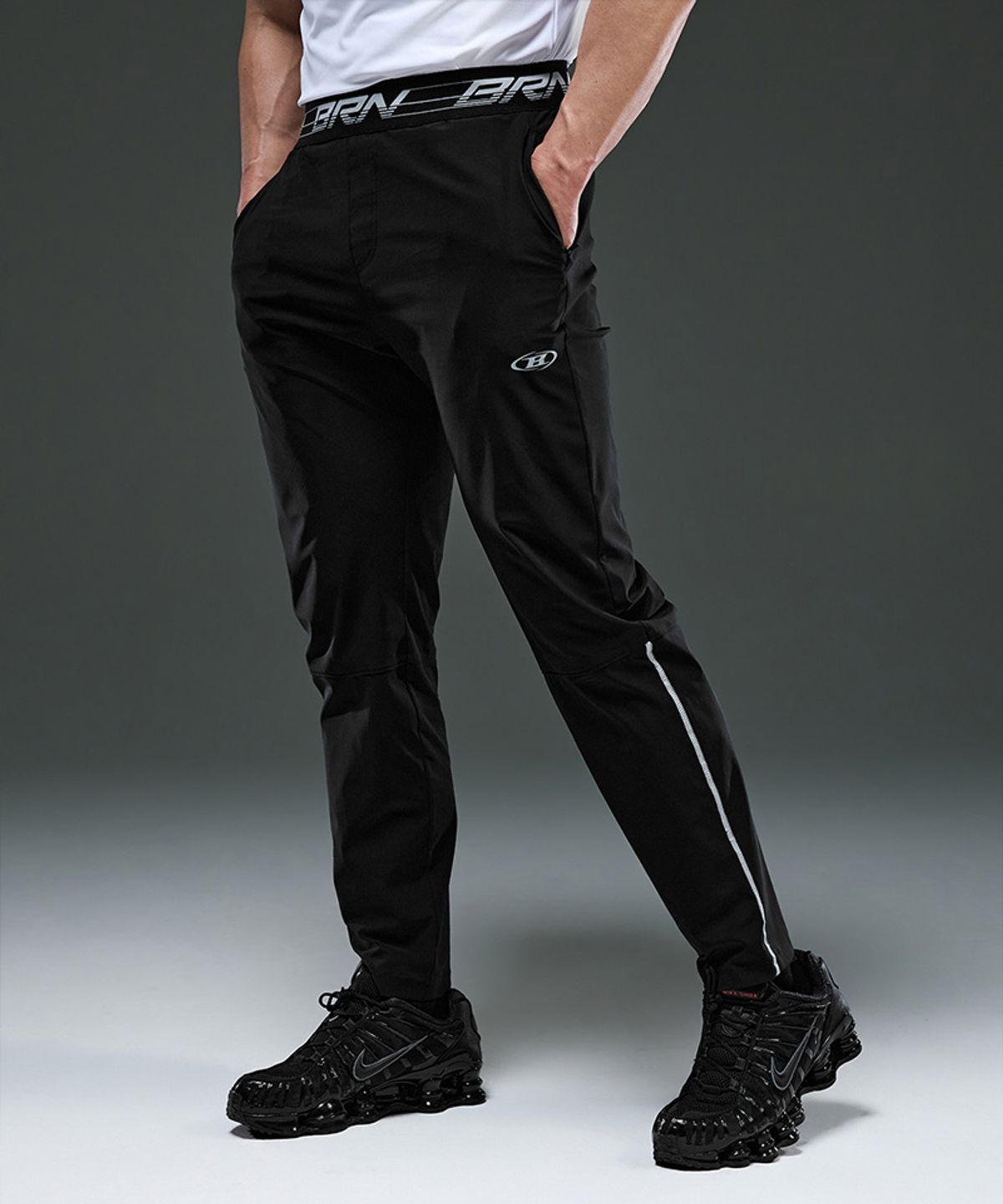 본투윈(BORN TO WIN) BRN LOGO BAND TECH FORM PANTS [BLACK]