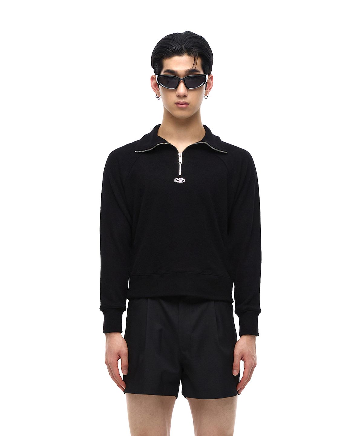 모어댄블랙(MORE THAN BLACK) LOGO ZIP UP CROP KNIT