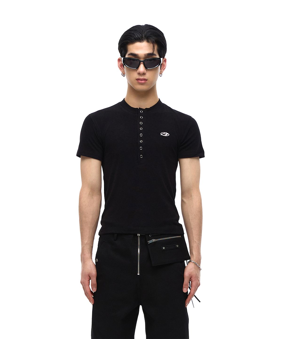 모어댄블랙(MORE THAN BLACK) LOGO SNAP HALF SLEEVE