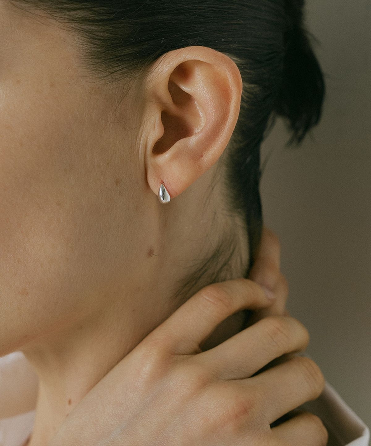 벤앤쿠(VENANDQU) [925 Silver] 1974. Mini water drop earring