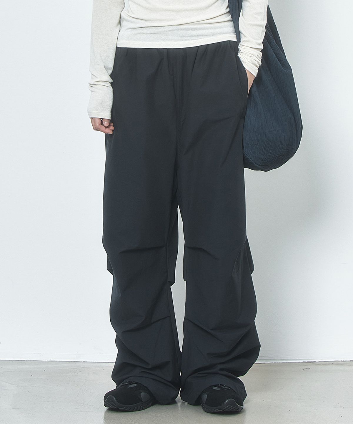러드(LLUD) Rustle Nylon Pants Navy Black