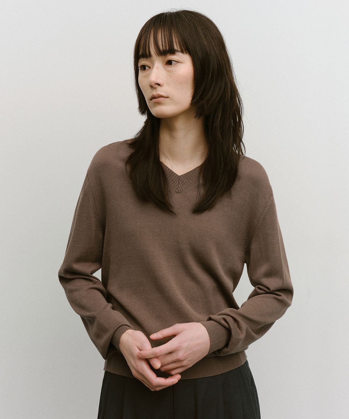 어나더오피스 우먼(ANOTHER OFFICE WOMEN) W. Current Silk V-neck Knit (Mild Brown)