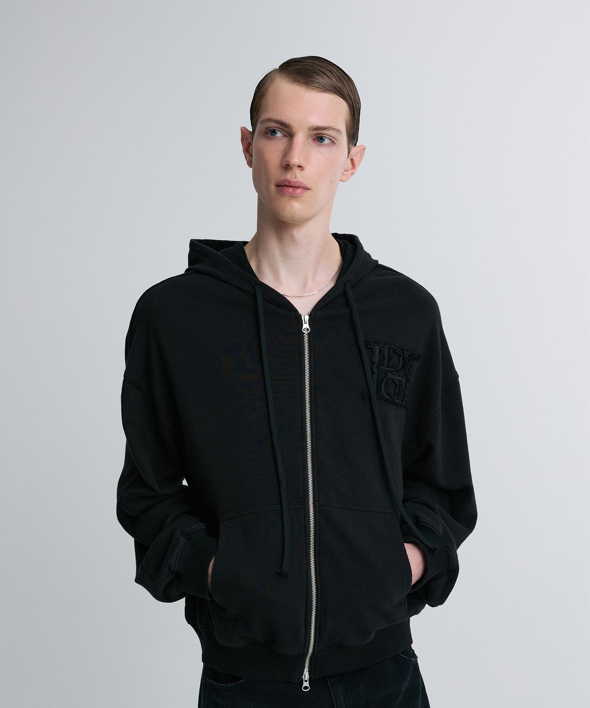 리이 맨(RERHEE MEN) LOGO PATCH ZIP HOODED JACKET BLACK