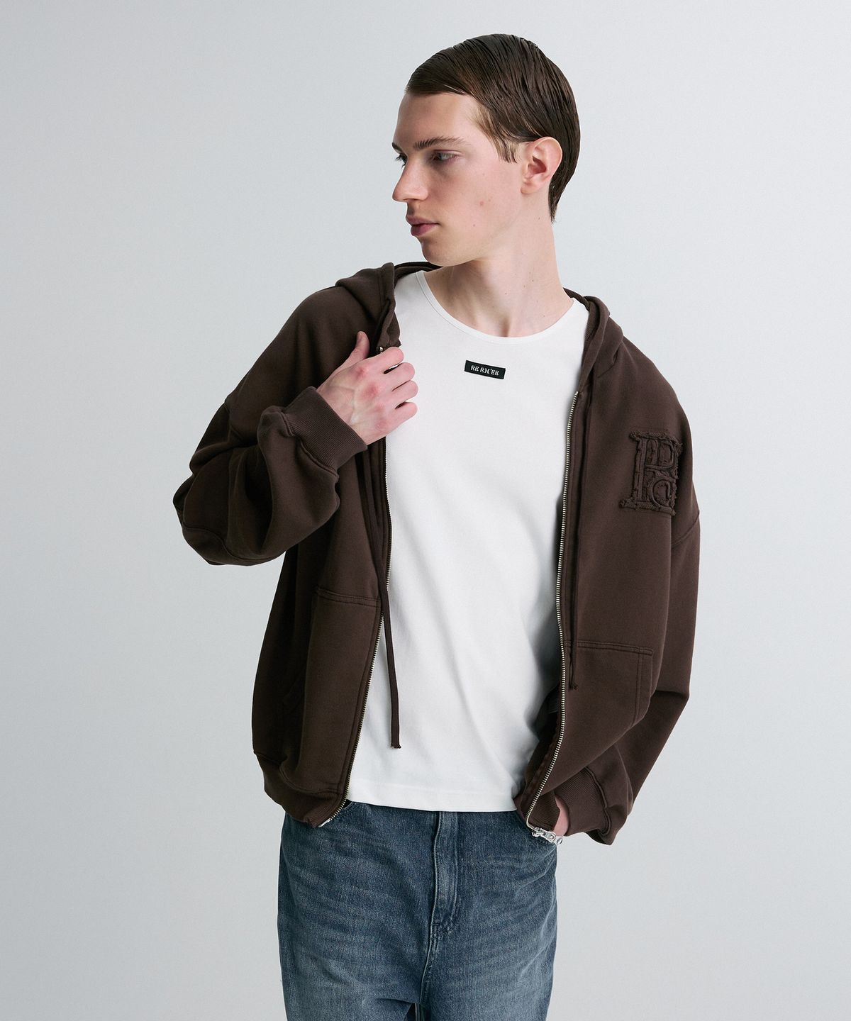 리이 맨(RERHEE MEN) LOGO PATCH ZIP HOODED JACKET COCOA BROWN
