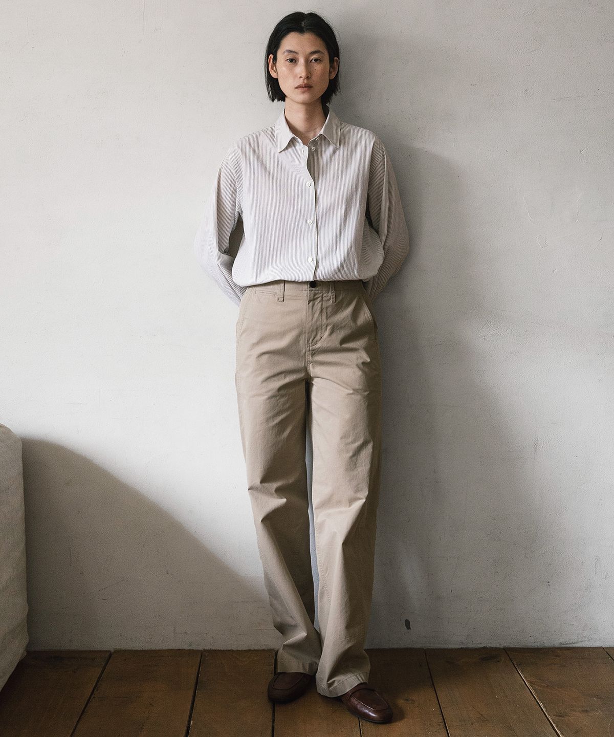 어나더오피스 우먼(ANOTHER OFFICE WOMEN) W. Peachskin Curved Pants (Light Khaki)