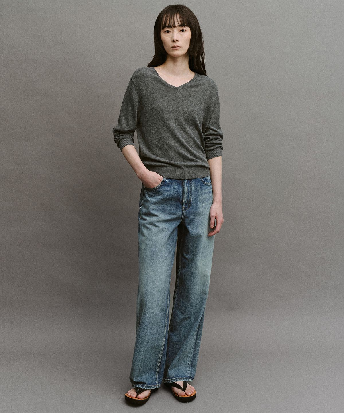 어나더오피스 우먼(ANOTHER OFFICE WOMEN) W. V-Neck Solid Knit (Heather Charcoal)