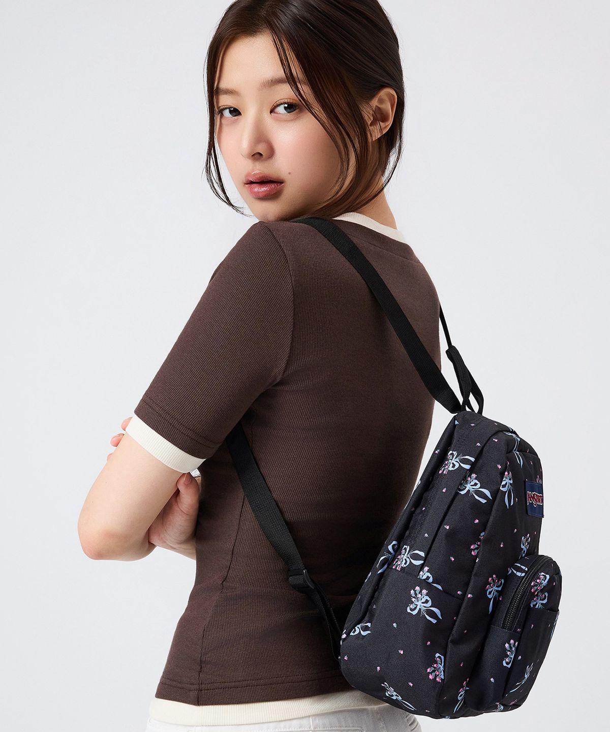 잔스포츠(JANSPORT) 하프파인트 PASTEL PETALS BLACK