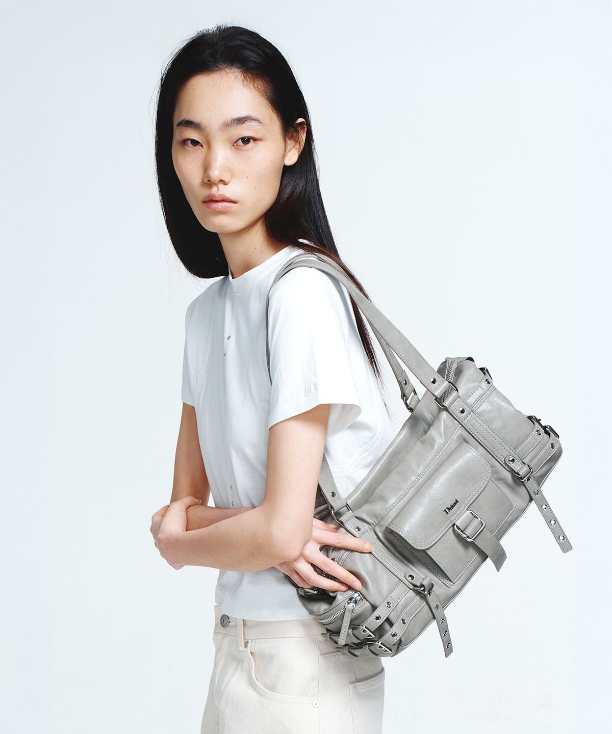 다이닛(DEINET) BELTED POCKET SHOULDER BAG IN GREY