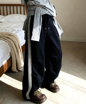 프리미엄 사이드 자수 라인 와이드 트랙 팬츠[네이비]