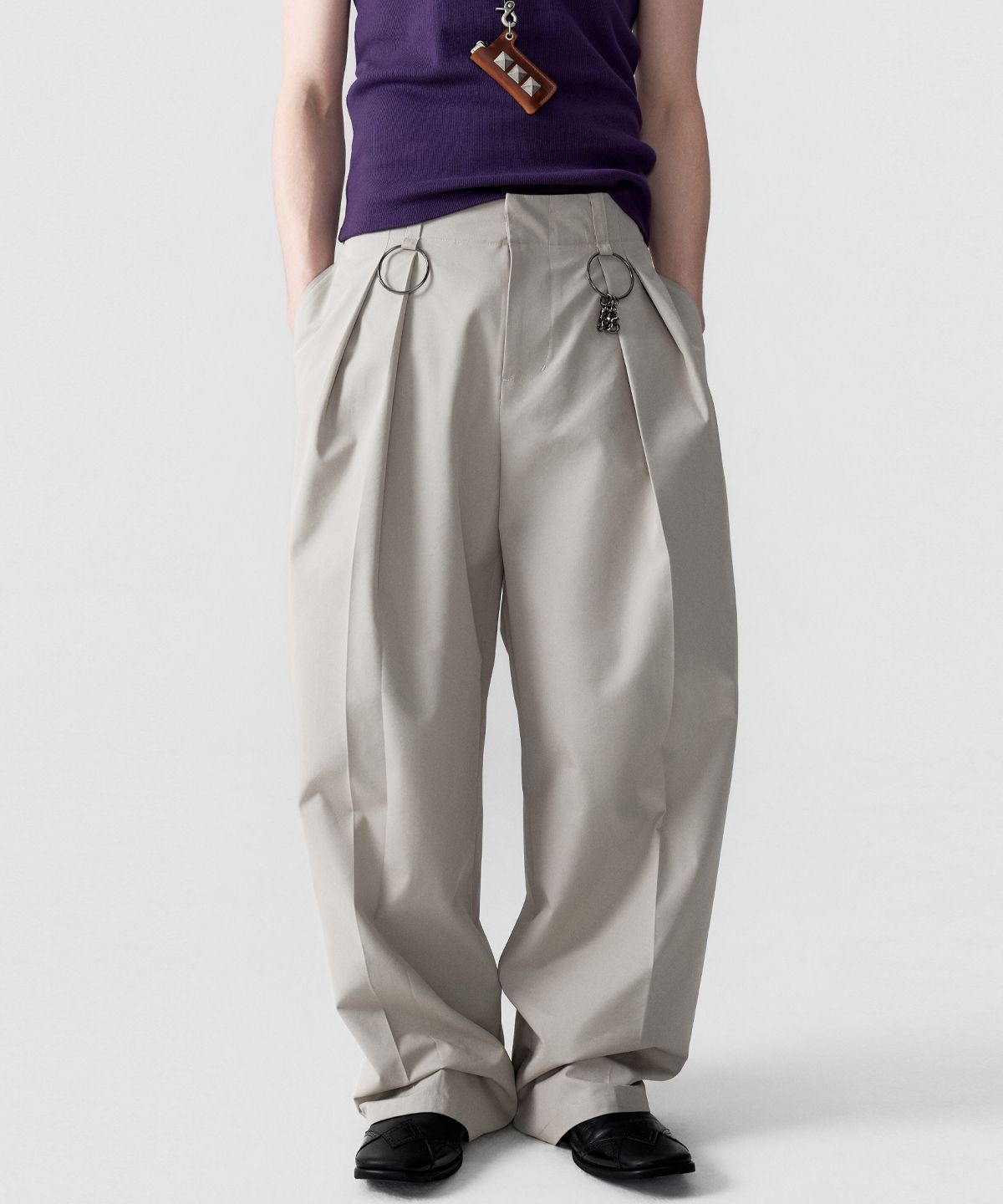 이에스씨 스튜디오(ESC STUDIO) O-RING double pleat pants (beige)