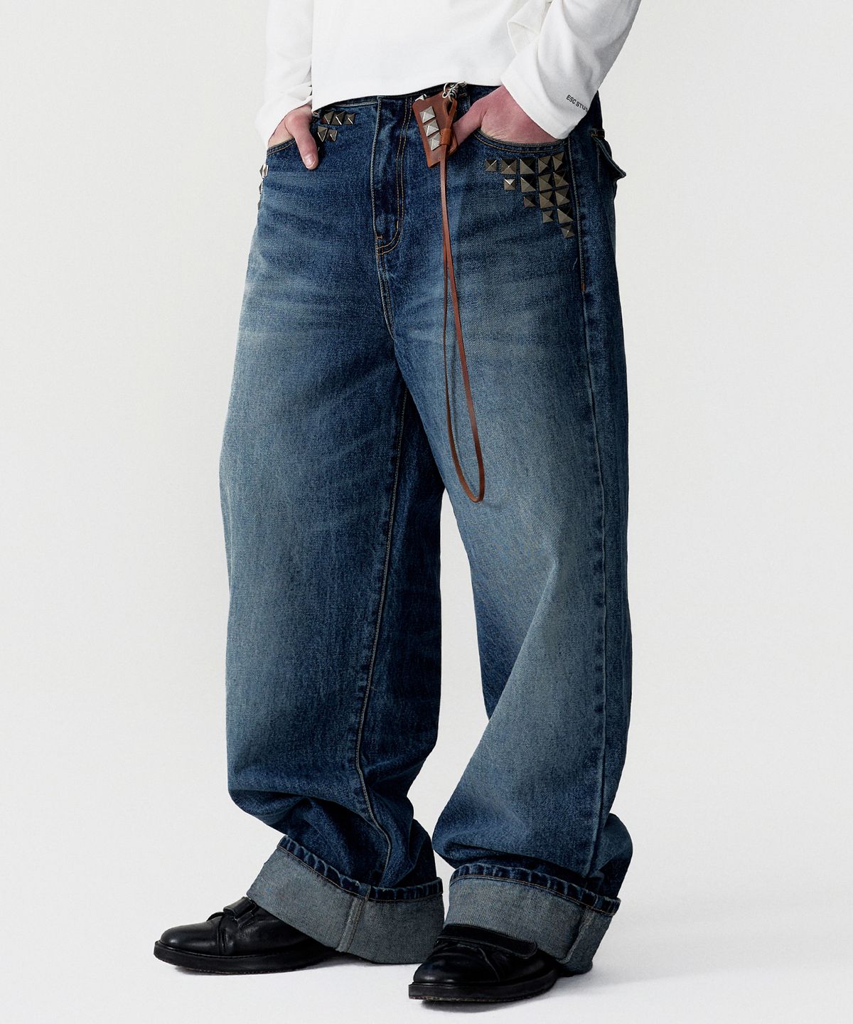 이에스씨 스튜디오(ESC STUDIO) studded denim roll-up pants (blue)