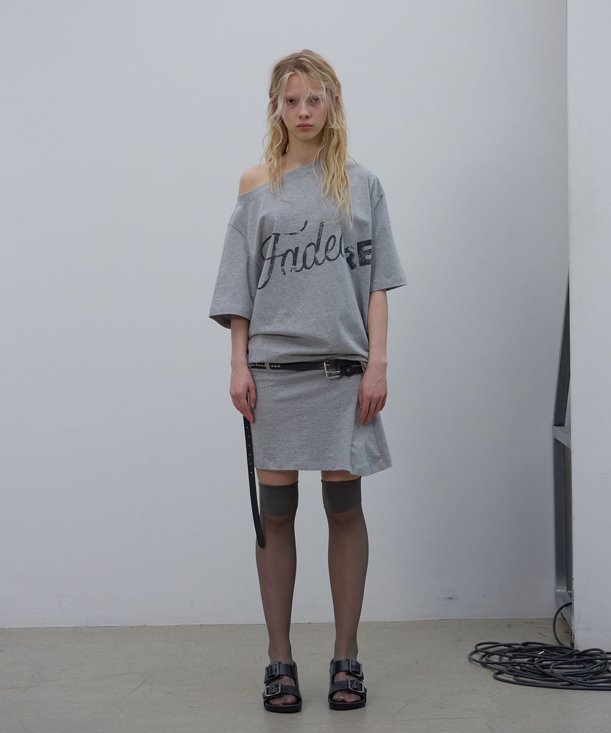 엘씨디씨티엠(LCDC™) ASYMMETRIC OFF-SHOULDER DRESS (MELANGE GREY)