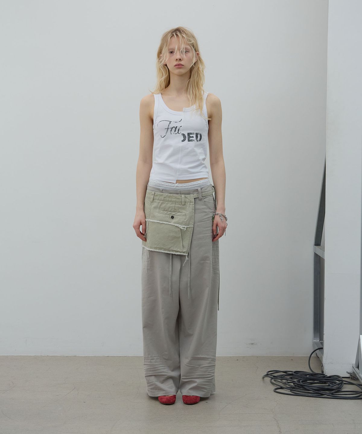 엘씨디씨티엠(LCDC™) SPLIT GRAPHIC TANK TOP (WHITE)