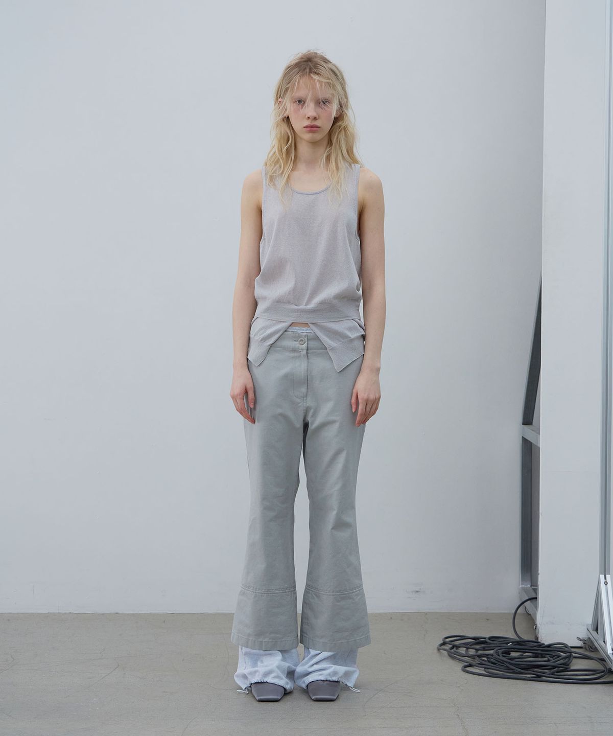 엘씨디씨티엠(LCDC™) SHEER KNIT SLEEVELESS TOP (LIGHT GREY)