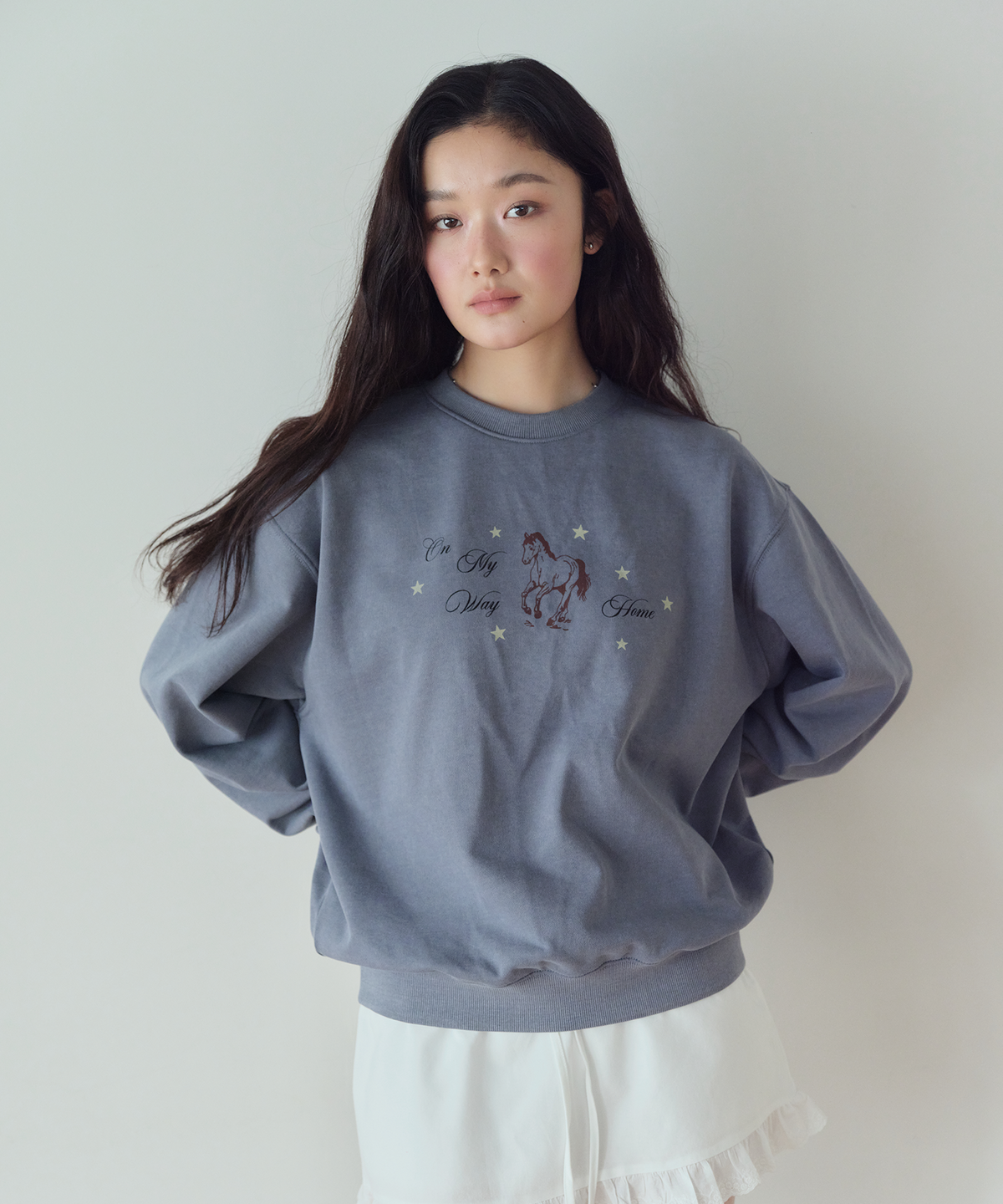 홈바디띵즈(HOMEBODY THINGS) HBT Pony Sweatshirt (DUSTY BLUE)