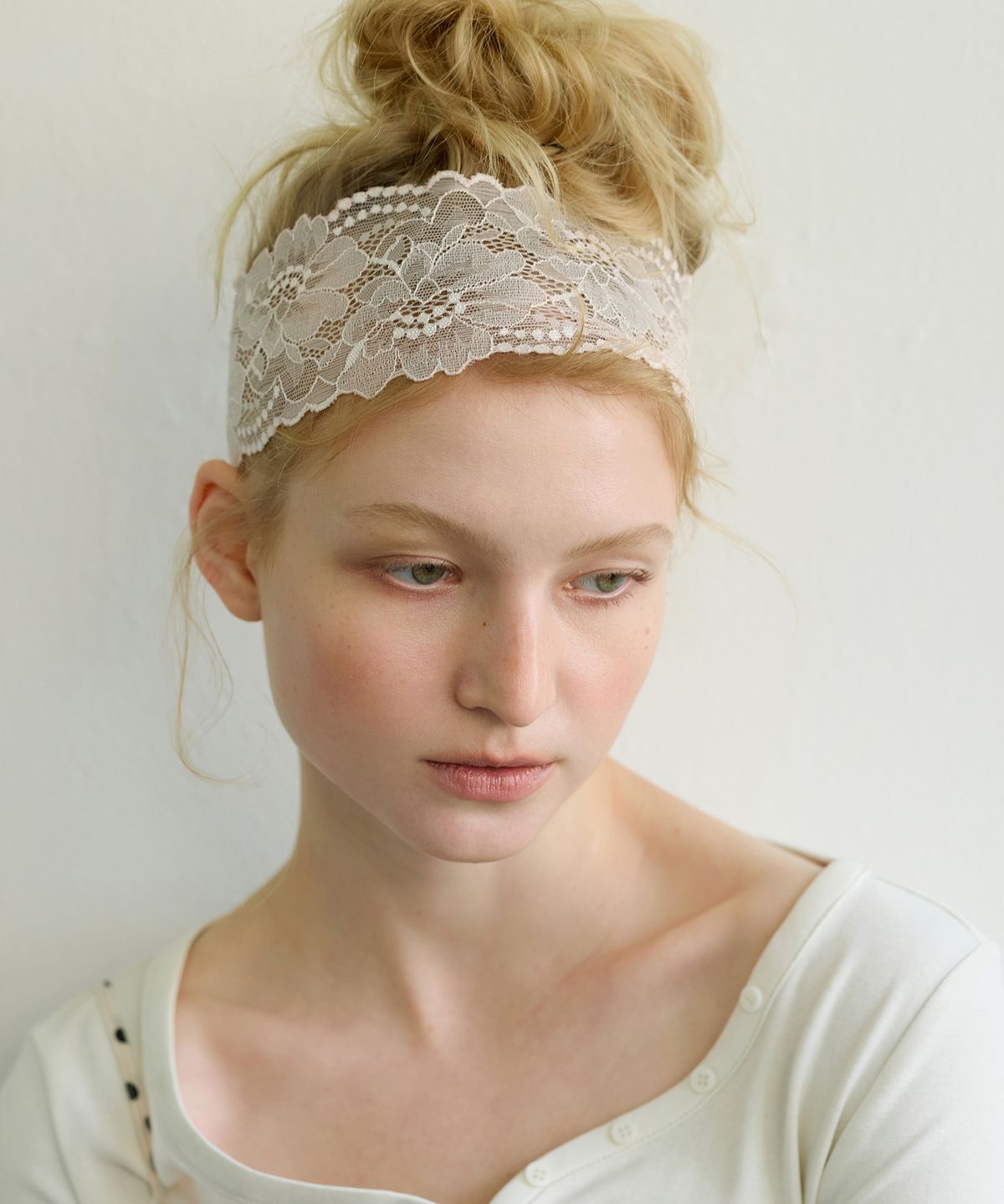 아옵트(AOPT) LACE HAIR BAND - INDY PINK