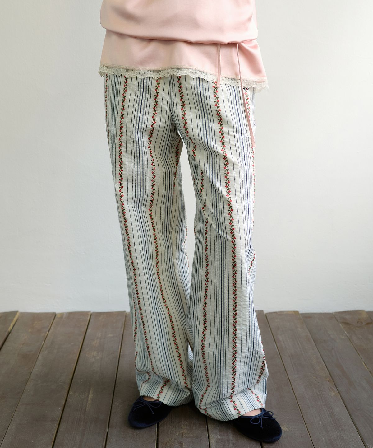 아옵트(AOPT) FLORAL STRIPE LOUNGE PANTS - BLUE