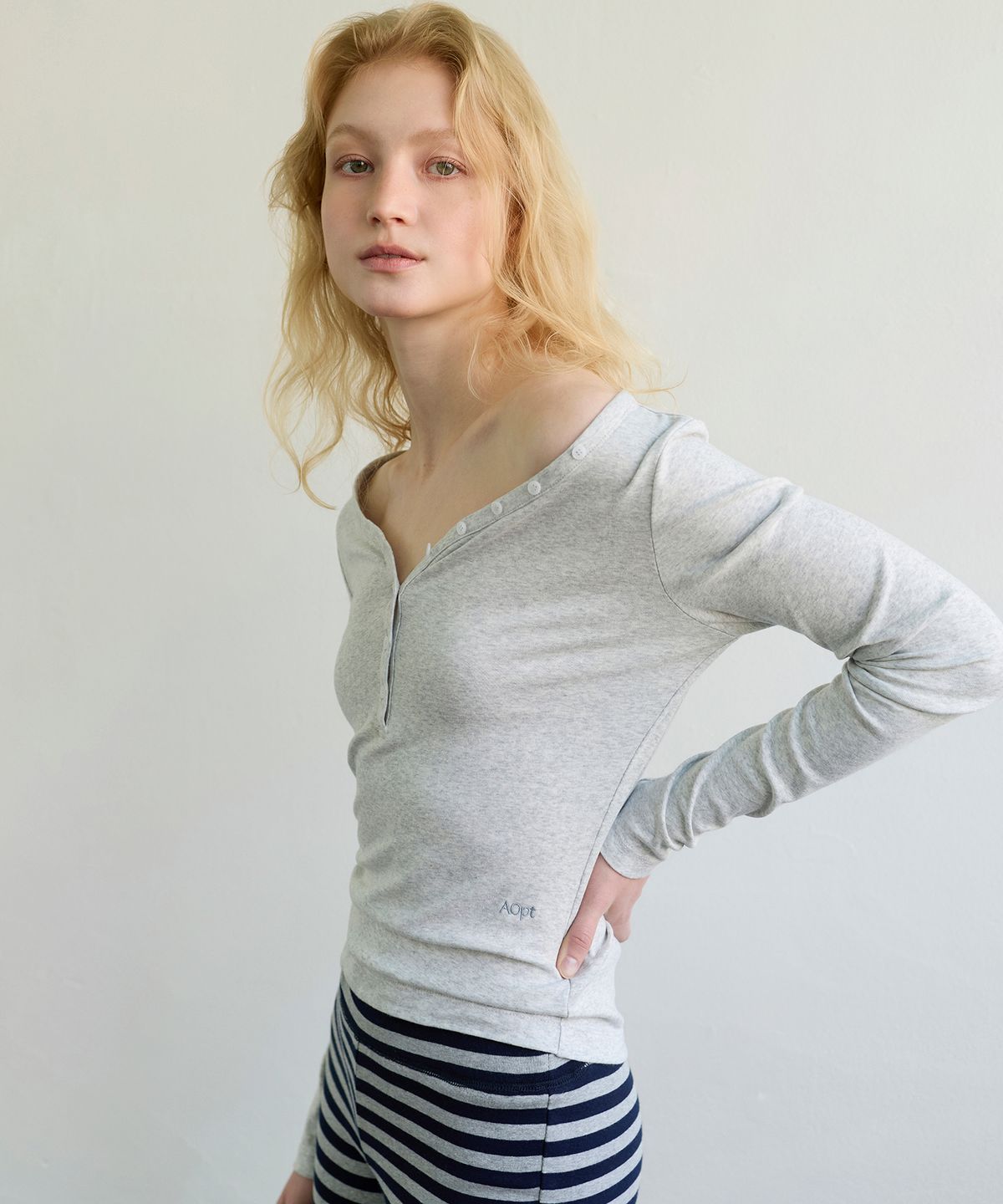 아옵트(AOPT) TWO-WAY HENLEY T-SHIRT - MELANGE GRAY