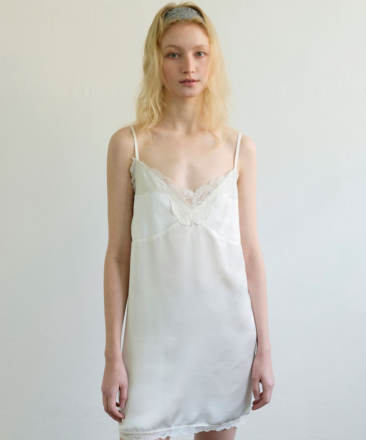 아옵트(AOPT) LACE SLIP MINI DRESS - IVORY