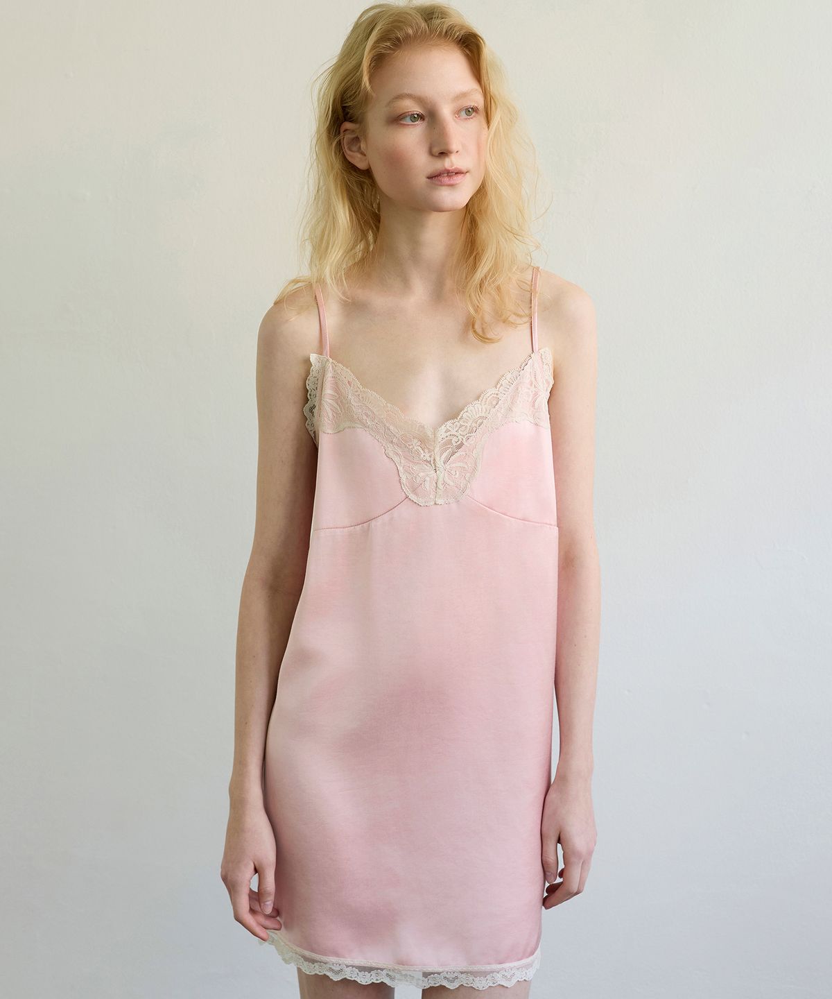 아옵트(AOPT) LACE SLIP MINI DRESS - PINK