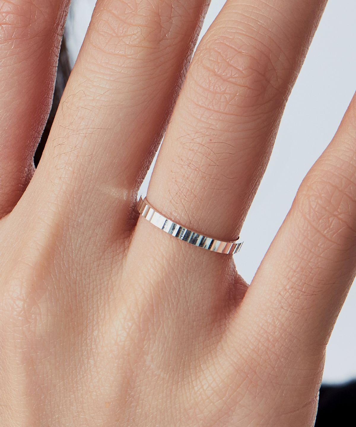 엘렌쥬얼리(HELENE JEWELRY) 925 실버 세로 컷팅 미스 링 은 반지